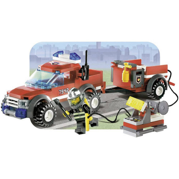 Lego City 7942 - Le 4x4 des pompiers avec remorque