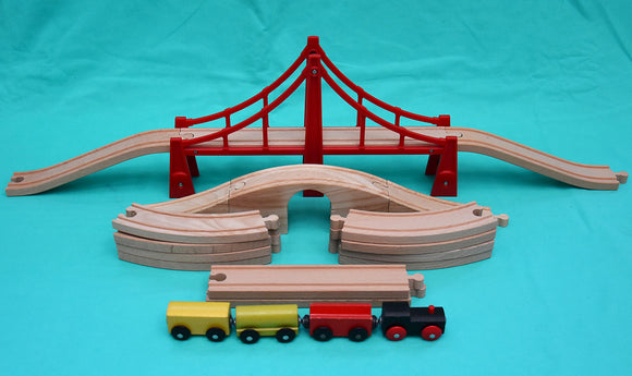 Pont escargot pour circuit de train en bois